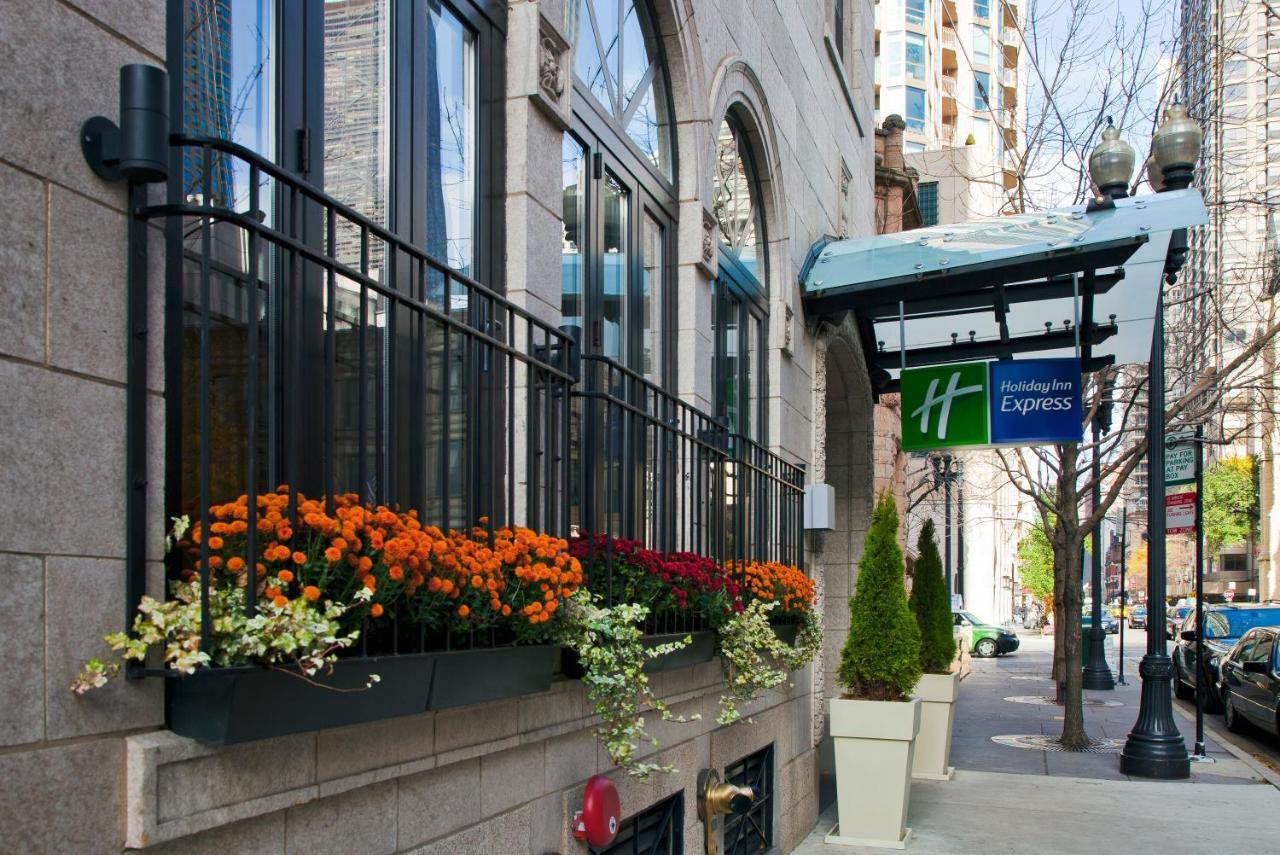 Holiday Inn Express Chicago - Magnificent Mile, An Ihg Hotel Exterior photo